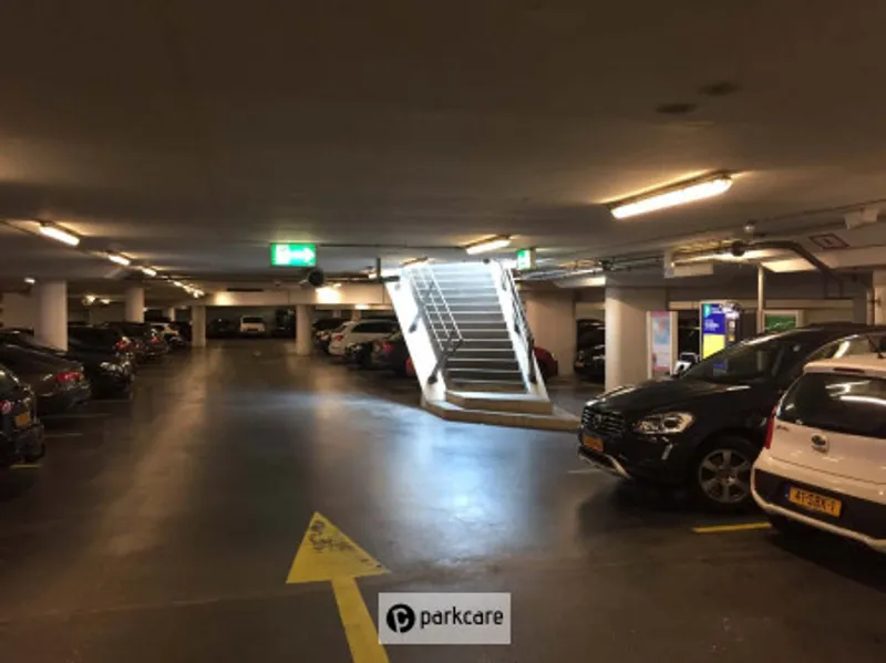 Trap uitgang parkeergarage Erasmusbrug